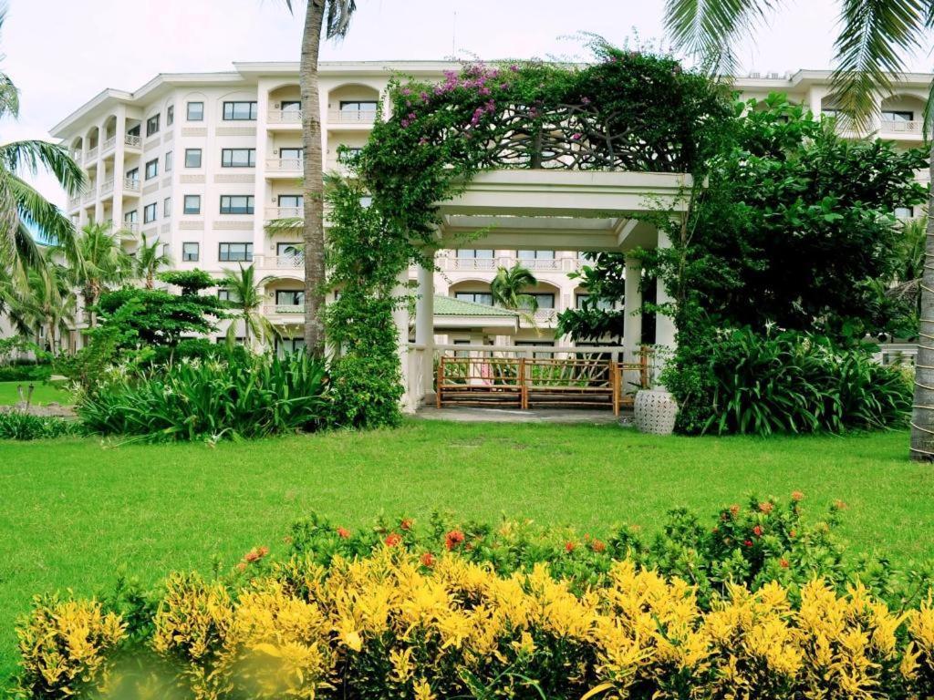 Olalani Resort & Condotel Дананг Екстериор снимка