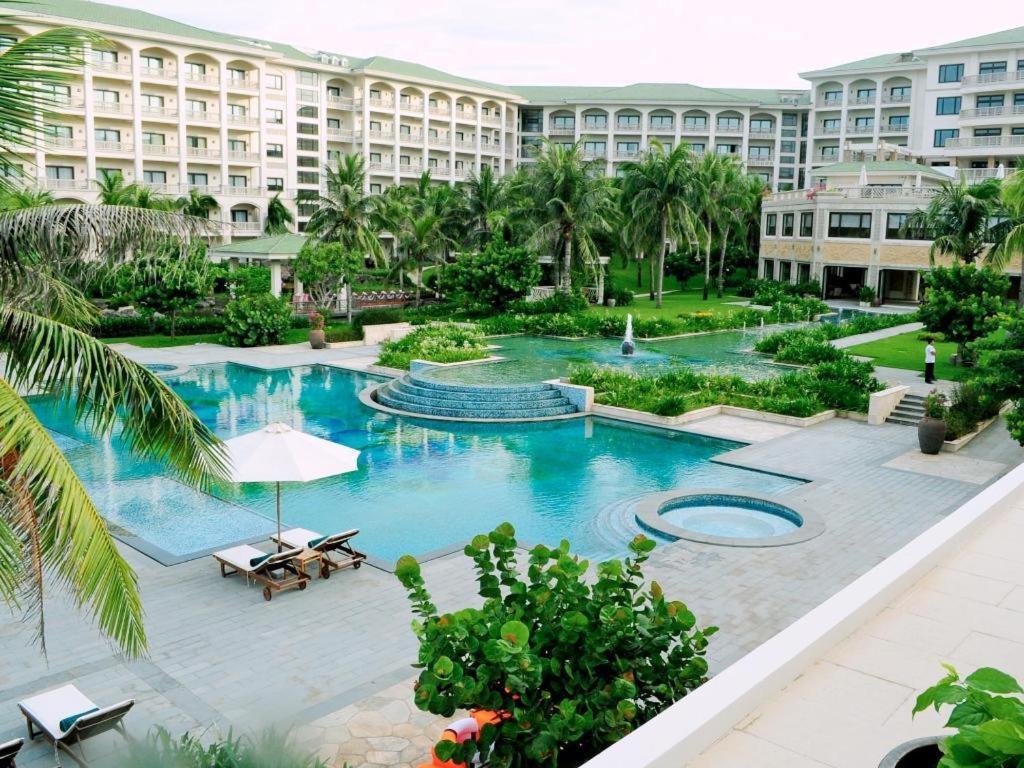 Olalani Resort & Condotel Дананг Екстериор снимка