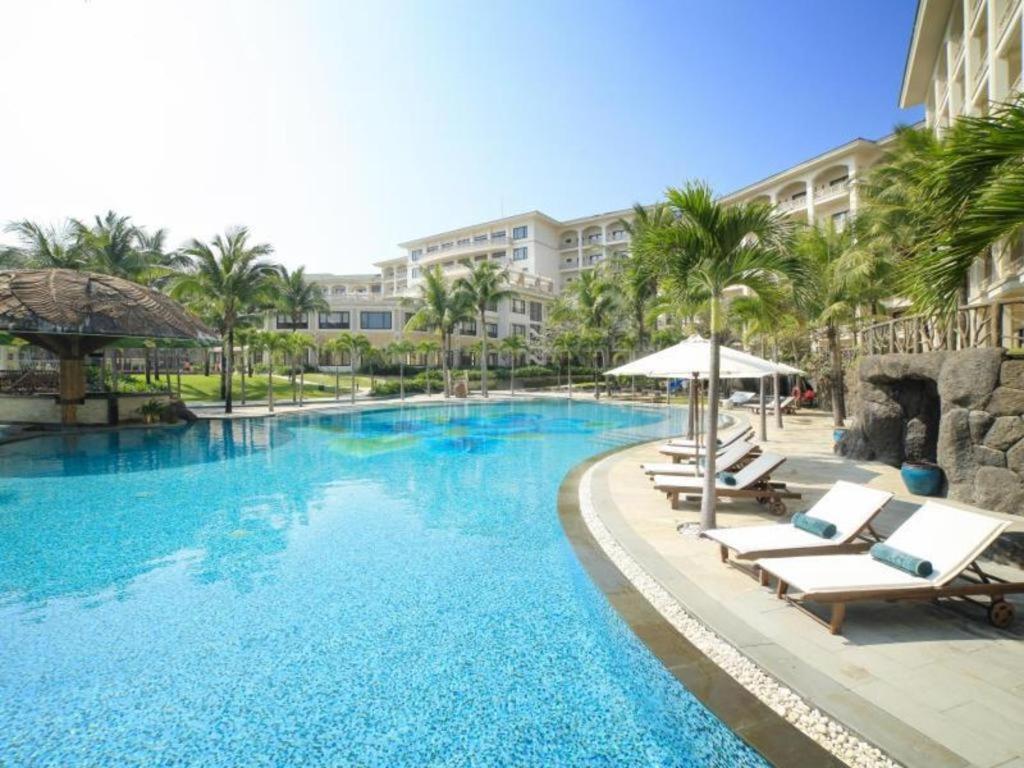 Olalani Resort & Condotel Дананг Екстериор снимка