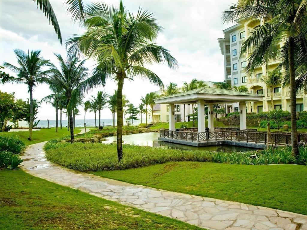 Olalani Resort & Condotel Дананг Екстериор снимка
