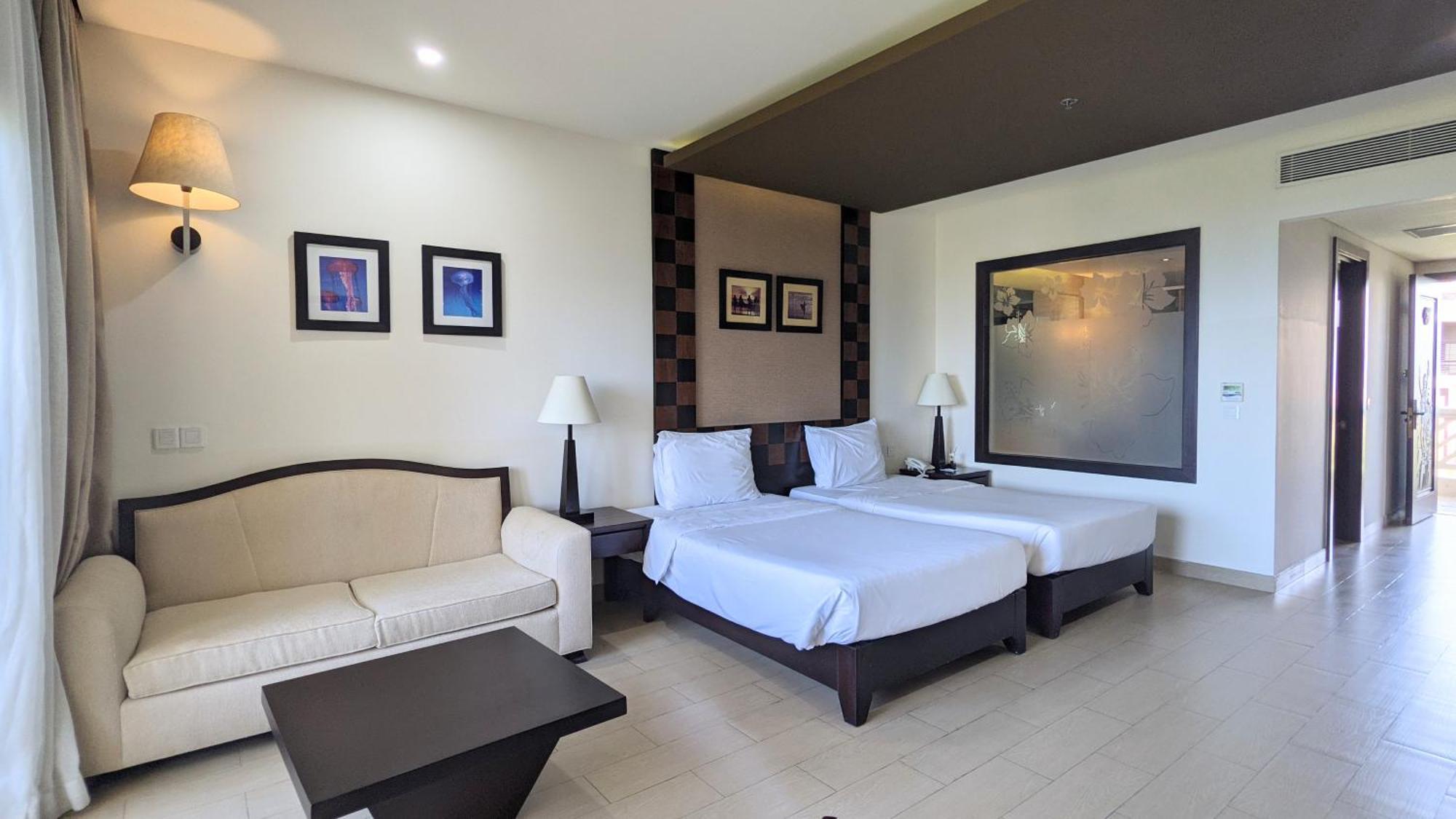 Olalani Resort & Condotel Дананг Екстериор снимка
