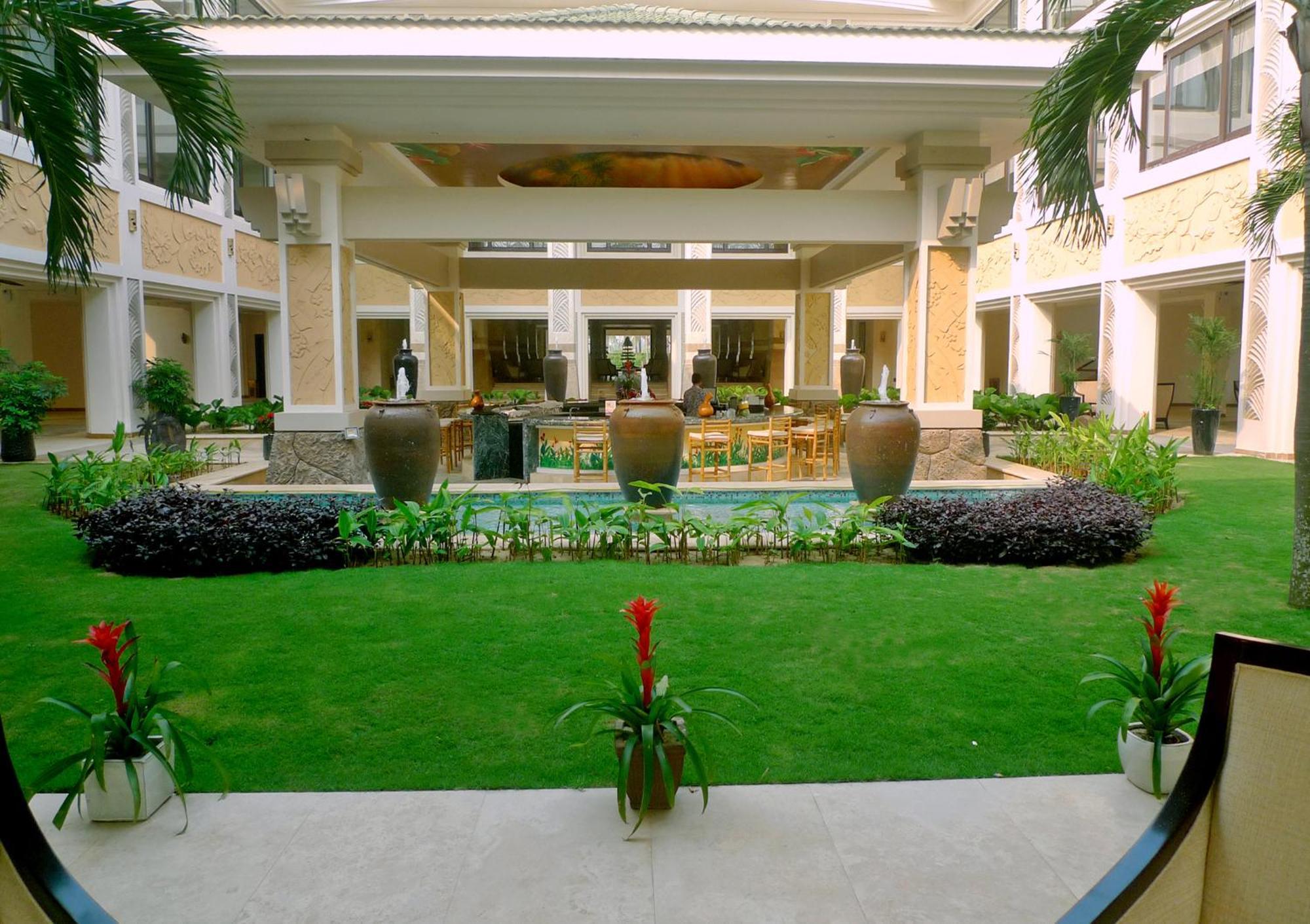 Olalani Resort & Condotel Дананг Екстериор снимка