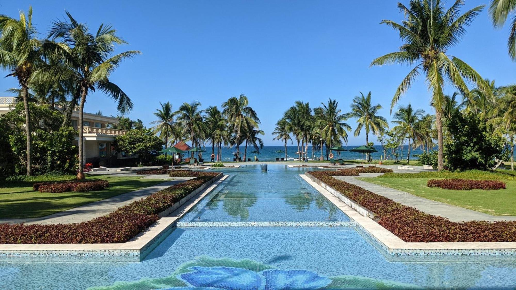 Olalani Resort & Condotel Дананг Екстериор снимка