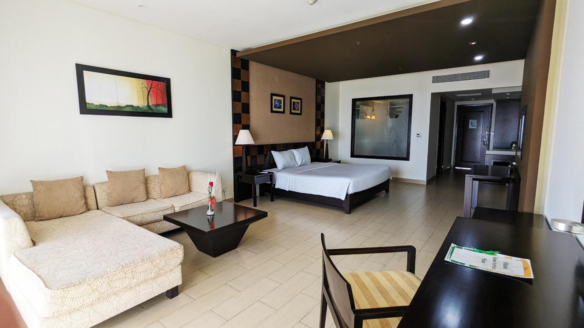 Olalani Resort & Condotel Дананг Екстериор снимка