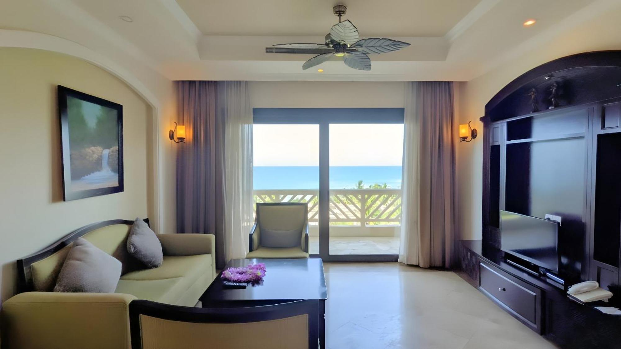 Olalani Resort & Condotel Дананг Екстериор снимка