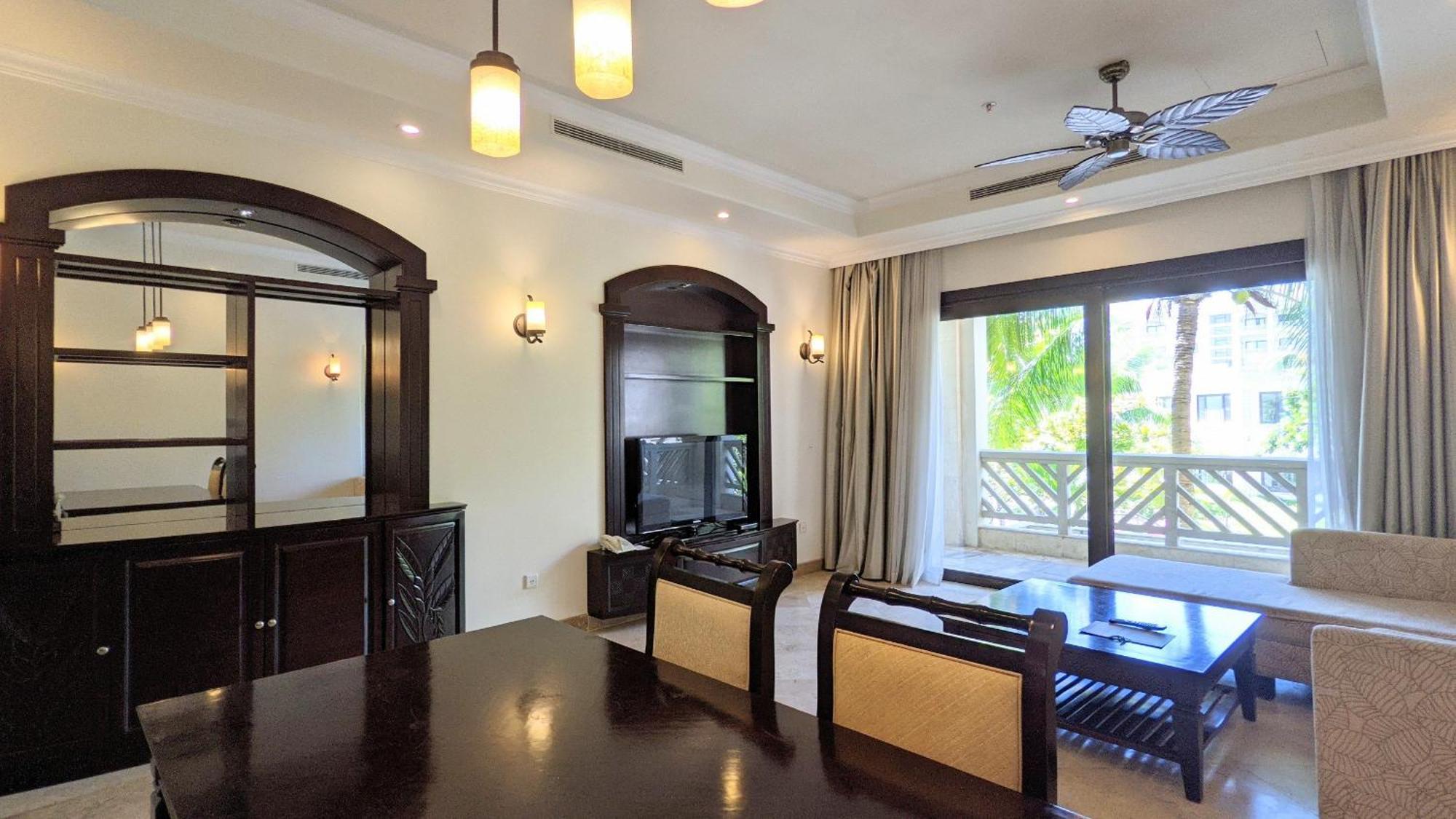 Olalani Resort & Condotel Дананг Екстериор снимка