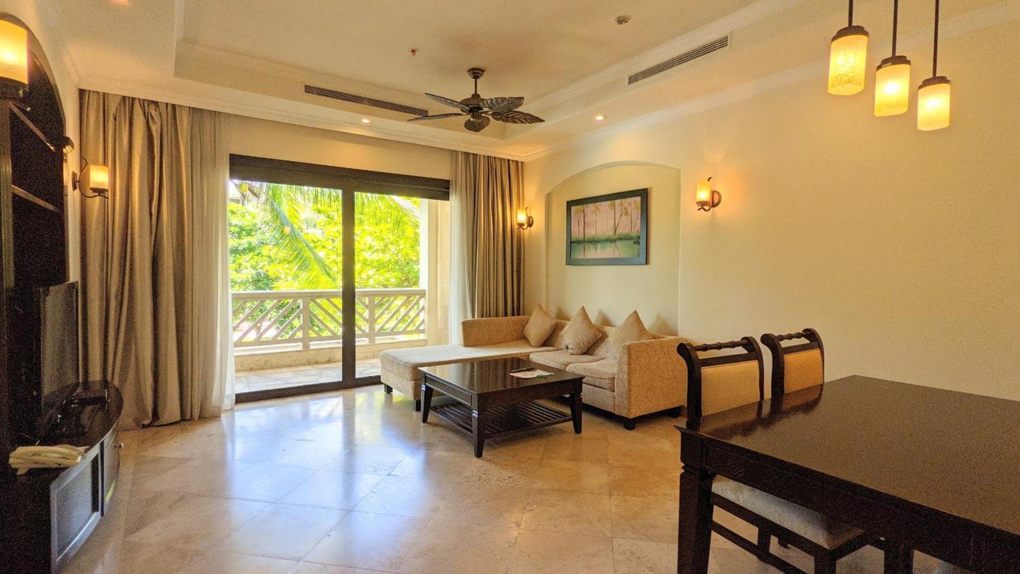 Olalani Resort & Condotel Дананг Екстериор снимка