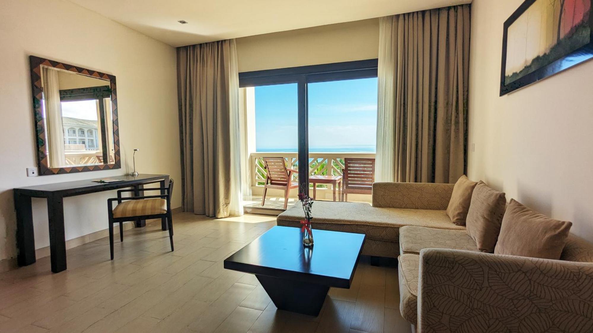 Olalani Resort & Condotel Дананг Екстериор снимка