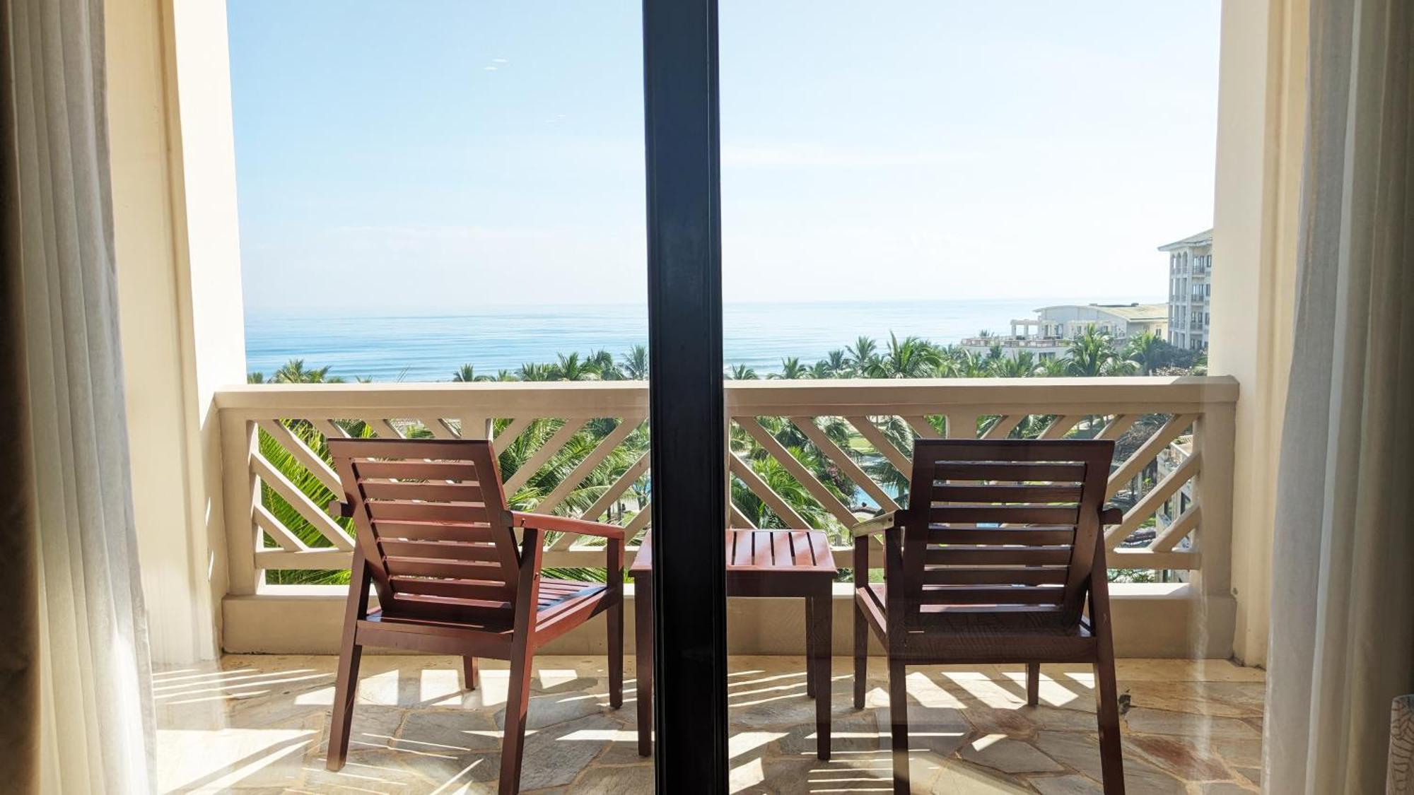Olalani Resort & Condotel Дананг Екстериор снимка