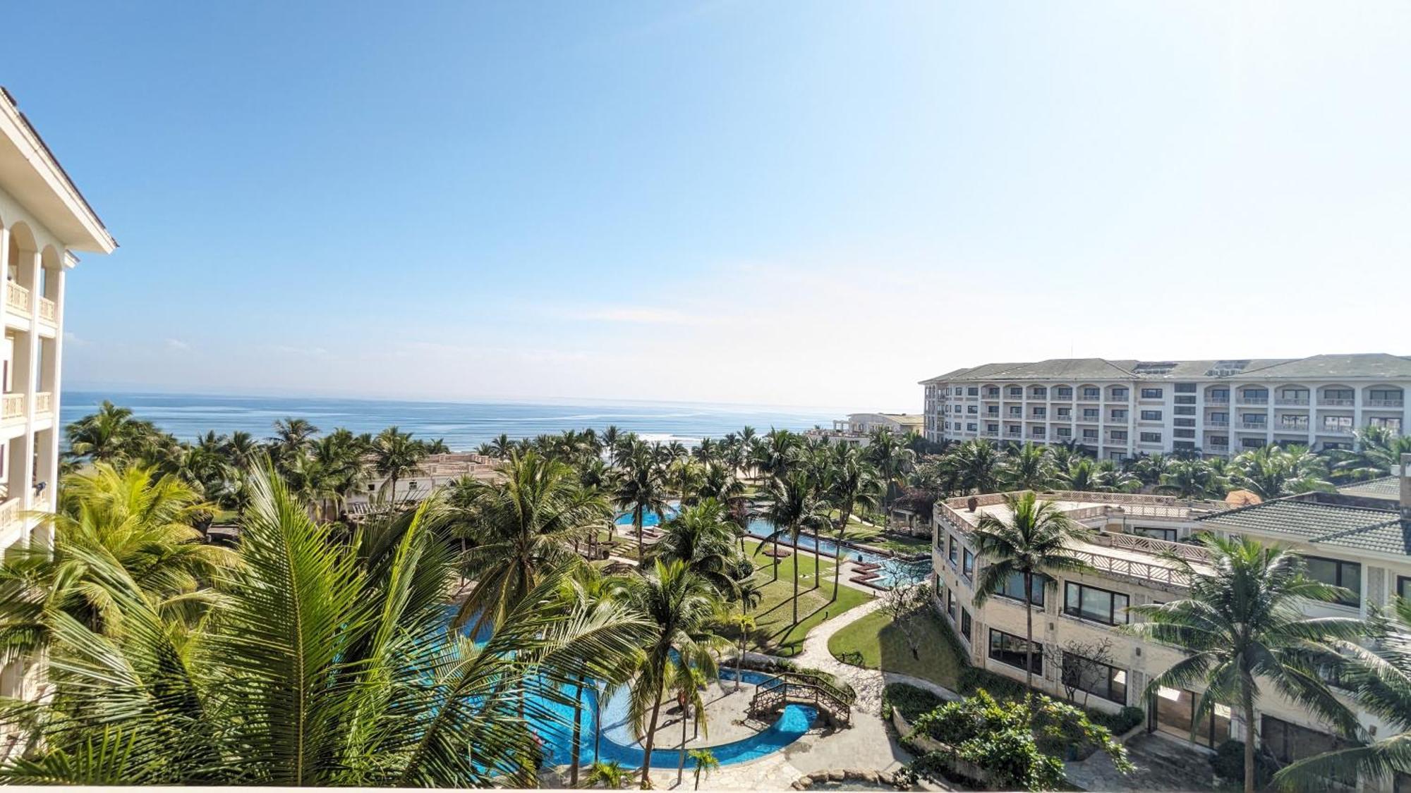 Olalani Resort & Condotel Дананг Екстериор снимка