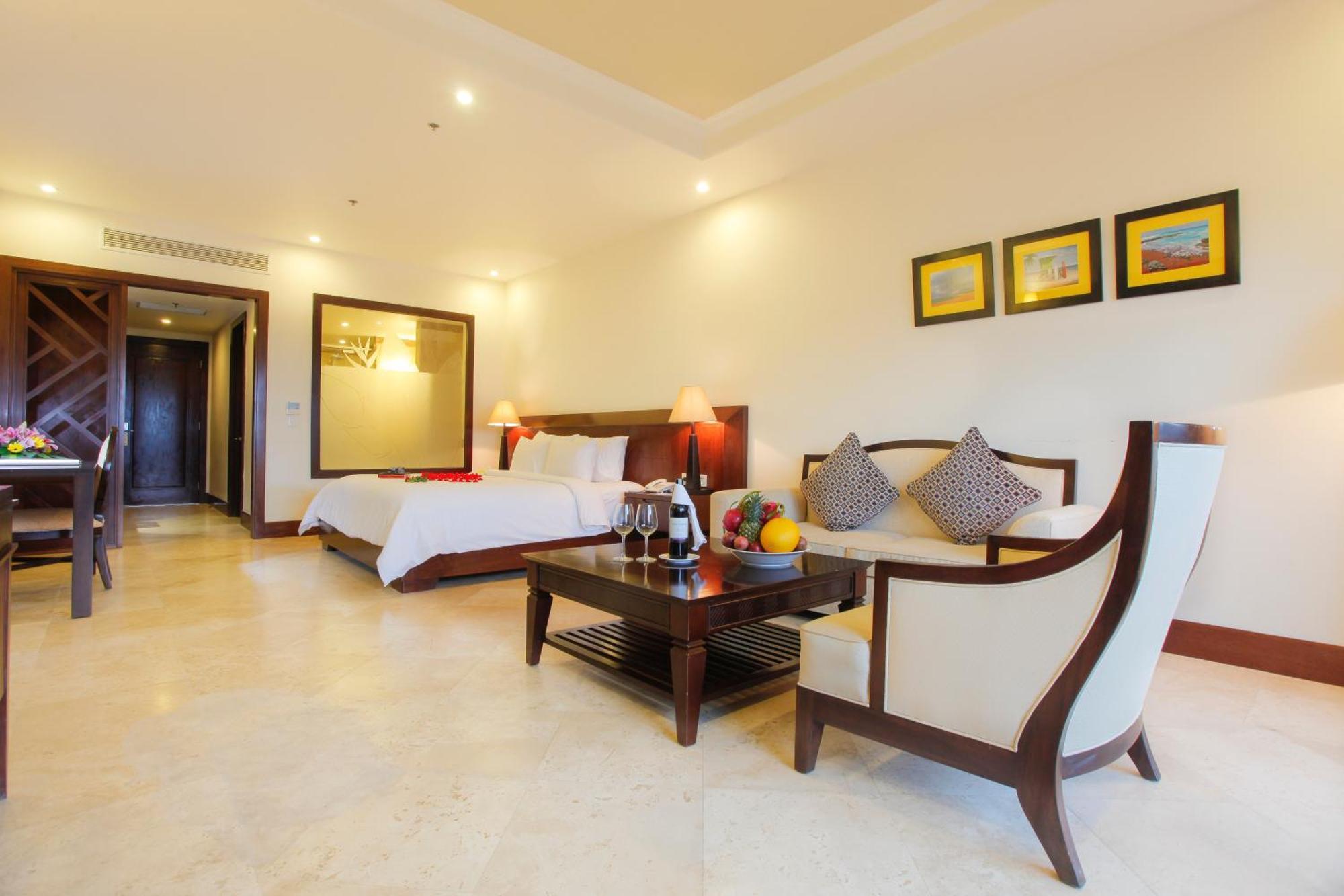Olalani Resort & Condotel Дананг Екстериор снимка